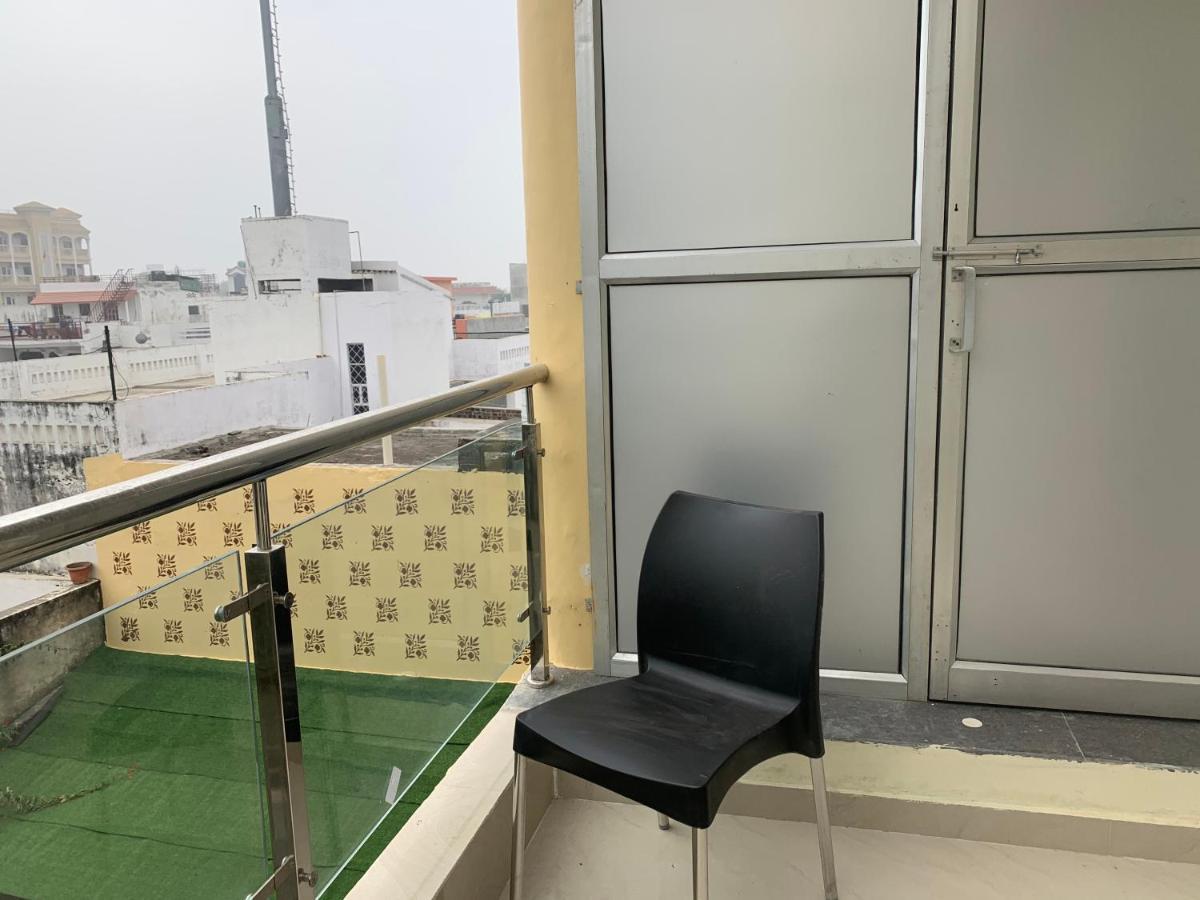 Red Chillies B&B Lucknow Zewnętrze zdjęcie
